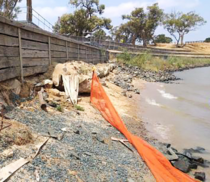 Flood damage at Five Mile visitor area in Murray River Regional Park