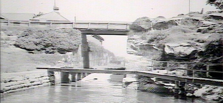 Black-and-white photograph of Barney’s Cut and its overhead bridge from January 1943